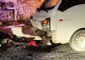 Manisa’da motosiklet ile kamyonet çarpıştı: 2 yaralı