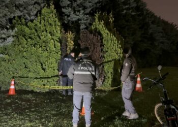 Ümraniye'de parkta erkek cesedi bulundu