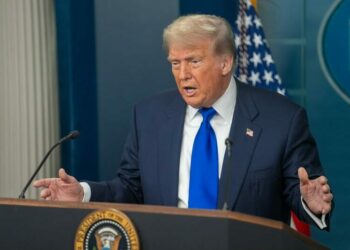 Trump: İran, 48 saat içinde Hürmüz Boğazı'nı açmazsa elektrik santrallerini vuracağız