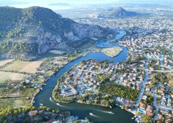 Labirent şeklindeki Dalyan Kanalı dronla görüntülendi