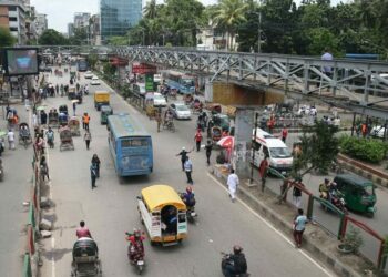 Bangladeş'te otobüs ile tren çarpıştı: 12 ölü, 26 yaralı