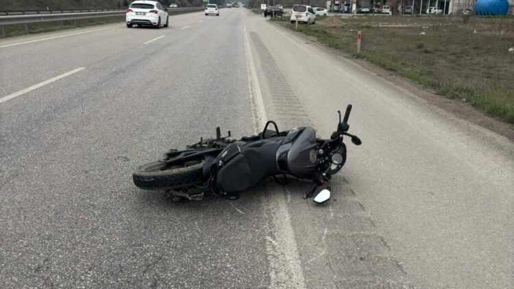 Otomobilin çarptığı motosikletin sürücüsü ağır yaralandı