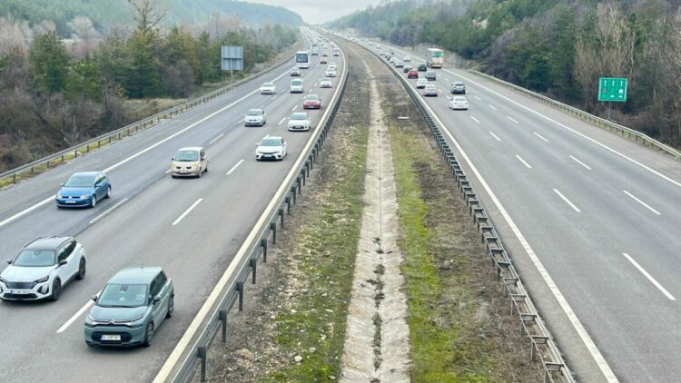 Bayram tatili dönüşünde Bolu'da trafikte hafif yoğunluk