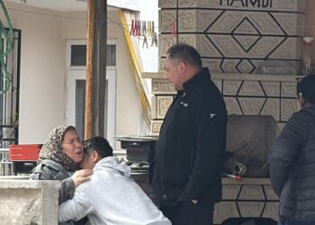 Oğlu evde ölü bulunan annenin feryadı: Anacığım kalk, torunun geliyor