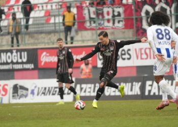 Van Spor FK sahasında Sarıyerspor ile golsüz berabere kaldı