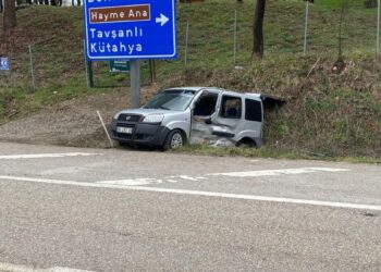 Kamyonet ile hafif ticari araç çarpıştı: 4 yaralı