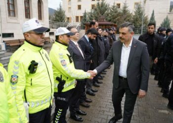 İçişleri Bakanı Çiftçi, Kızılcahamam'da polislerle bayramlaştı