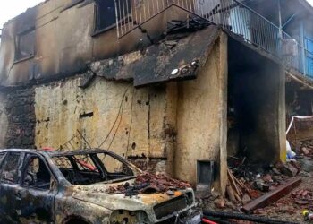 Ankara'da ev yangını; otomobil ve traktör kullanılmaz hale geldi