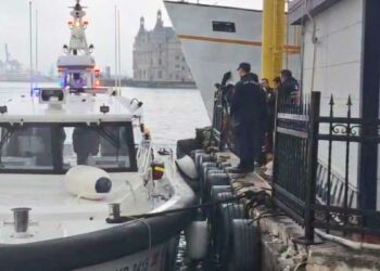 Kadıköy'de denizde erkek cesedi bulundu