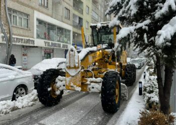 Hakkari'de 82 yerleşim yerinin yolu ulaşıma kapandı