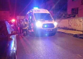 Komşular arasında bıçaklı ve sopalı kavga; 6 yaralı