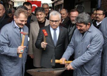 Sivas'ta yağmur altında 'Nevruz' kutlaması
