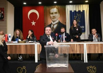 Kuşadası Belediyesi Başkan Vekili Tahsin Demirtaş oldu