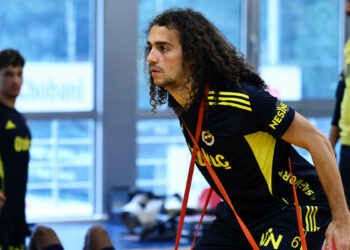 Fenerbahçe, günü çift antrenmanla tamamladı