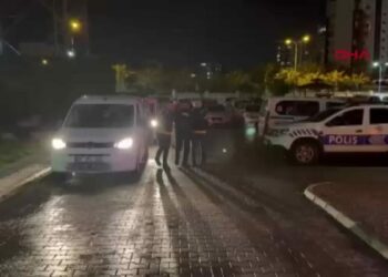 TIR'dan inip, bıçakla otomobile saldırdılar; yakalandılar