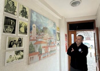 Trafik kazasında ölen hiç görmediği ablası için kütüphane kurdu