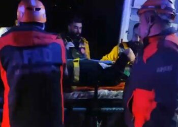 Elazığ’da otomobil şarampole yuvarlandı: 5 yaralı