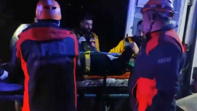 Elazığ’da otomobil şarampole yuvarlandı: 5 yaralı