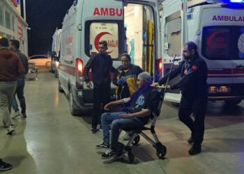 Adana'da iki grup arasında bıçaklı kavga: 2 yaralı