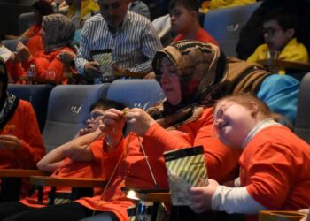 İzmir'de ‘sevgi ilmekleri’