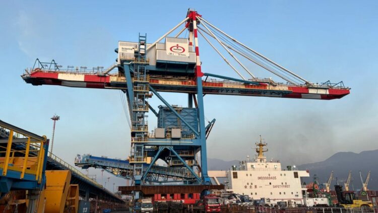 OYAK Denizcilik, İsdemir Limanı'nda yapay zeka destekli vinçleri devreye alıyor