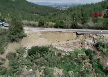 Adana'da yağışların ardından yol çöktü
