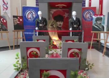Atık malzemelerden şehitlik anıtı