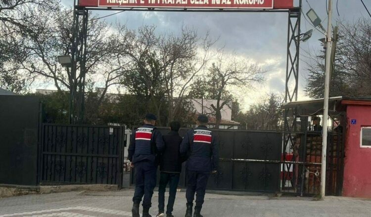 Akrabasının kimliğini kullanan firari hükümlü yakalandı