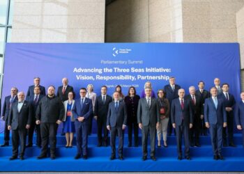 TBMM Başkanı Kurtulmuş, Üç Deniz Girişimi Parlamenter Zirvesi’nde aile fotoğrafına katıldı