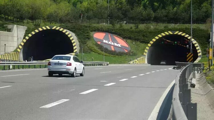 Bayram tatillinde Bolu Dağı Tüneli'nden 331 bin 321 araç geçti