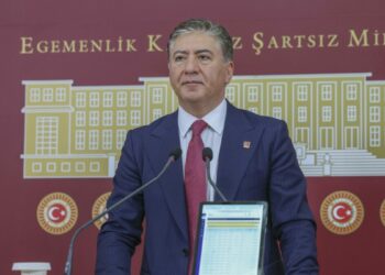 CHP'li Emir: Gazetecileri ayakaltından çekme operasyonlarına son verelim