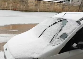 Hatay'da sağanak ve dolu nedeniyle yollar göle döndü