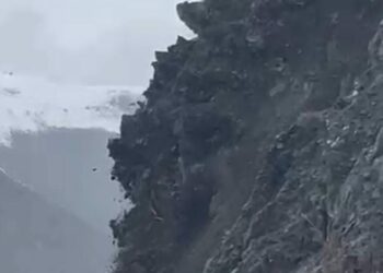 Yüksekova'da heyelan anları kamerada