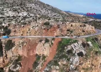 Aydıncık-Bozyazı karayolunda çökme yaşandı