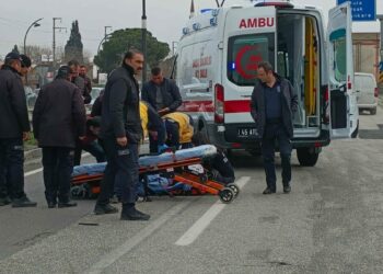 Minibüsün çarptığı yaya yaralandı; kaza anı kamerada