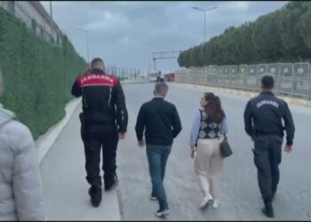 İBB'ye yönelik 'Yolsuzluk' davasının duruşmasına sahte basın kartıyla giren şüpheli yakalandı