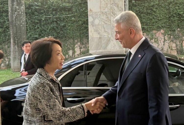 Bakan Bolat, Singapur Sürdürülebilirlik ve Çevre Bakanı Grace Fu ile görüştü