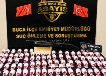 İzmir'de 4 bin 984 sentetik hap ele geçirildi