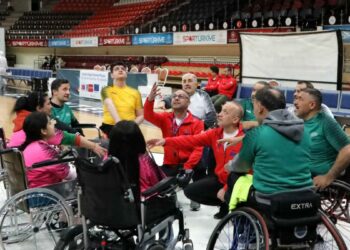 6 Şubat'ta uzuvlarını kaybedenler tenis kortunda