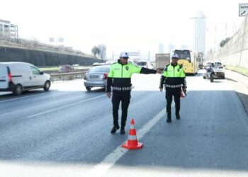 Boğazına şeker kaçan sürücüyü kurtaran polis: Görevimiz sadece trafiği yönetmek değil, can güvenliğini de sağlamak
