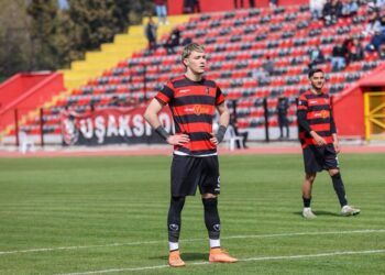 Uşakspor evinde yıkıldı