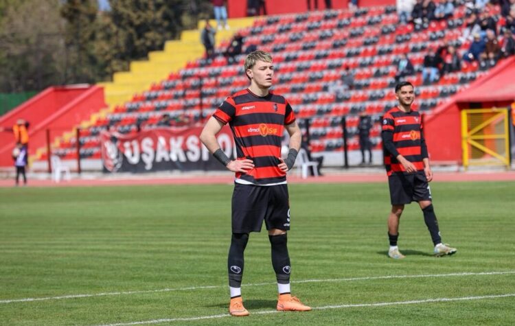 Uşakspor evinde yıkıldı