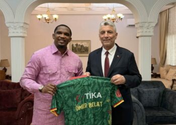 Bakan Bolat, Kamerun Futbol Federasyonu Başkanı Eto’o ile görüştü