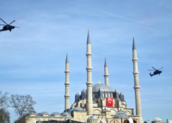 Edirne’de Balkan şehitleri anısına saygı uçuşu yapıldı, savunma sistemleri ve silahlar sergilendi