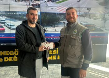 Belediye personelinin yolda bulduğu 200 bin TL sahibine teslim edildi