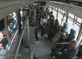 Otobüs şoförü, kalp krizi geçiren yolcuyu hastaneye yetiştirdi