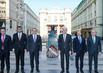 TBMM Başkanı Kurtulmuş, Bükreş’teki Atatürk Anıtı’nı ziyaret etti