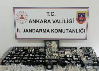 Ankara'da piyasaya kaçak saat sürmeye çalışan şüpheli yakalandı