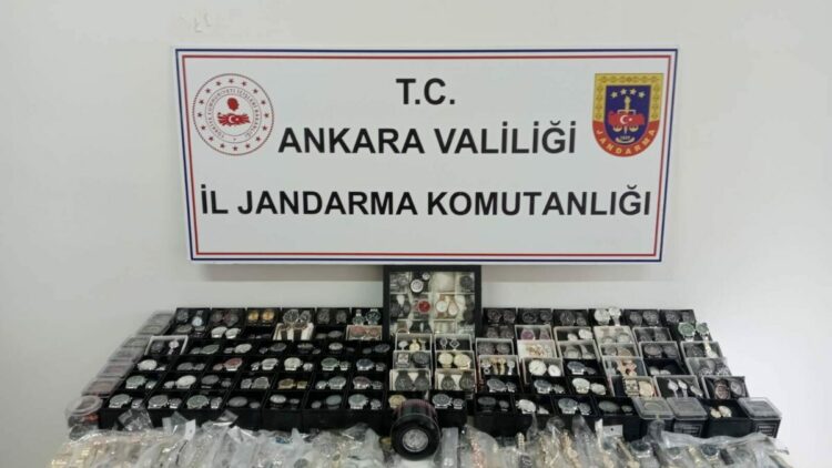 Ankara'da piyasaya kaçak saat sürmeye çalışan şüpheli yakalandı