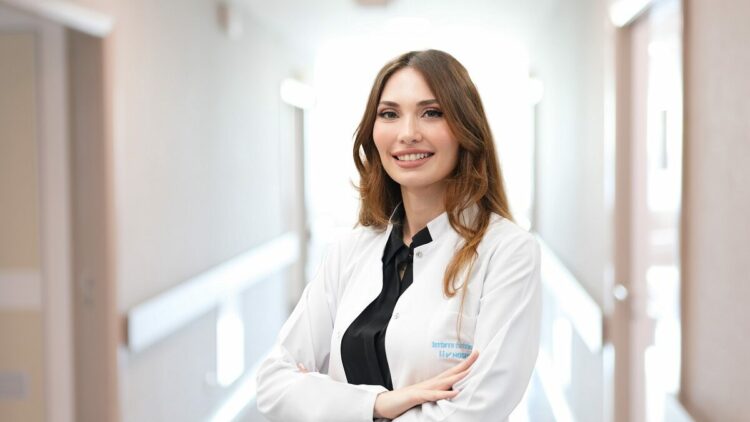 Uzmanı uyardı: Saç dökülmesinde rastgele vitaminden uzak durun